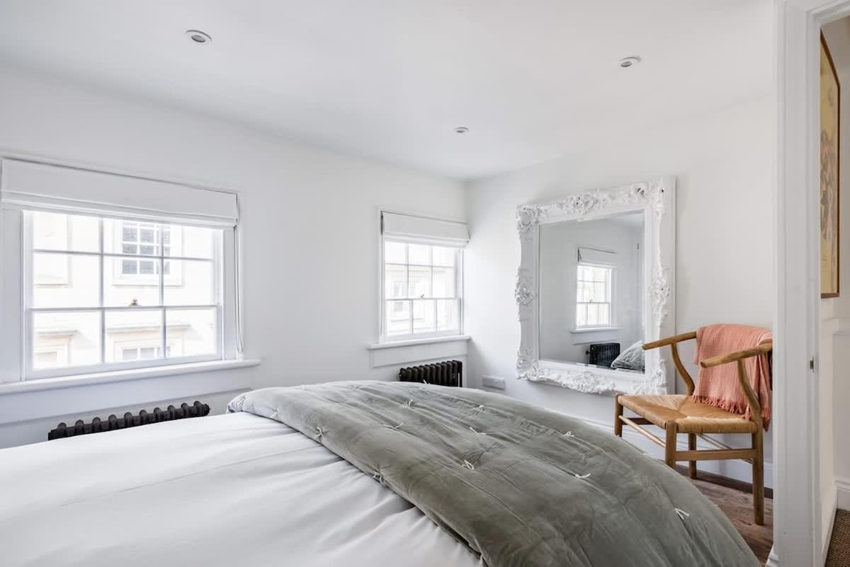 Central Georgian Townhouse With Free Parking 바스 외부 사진